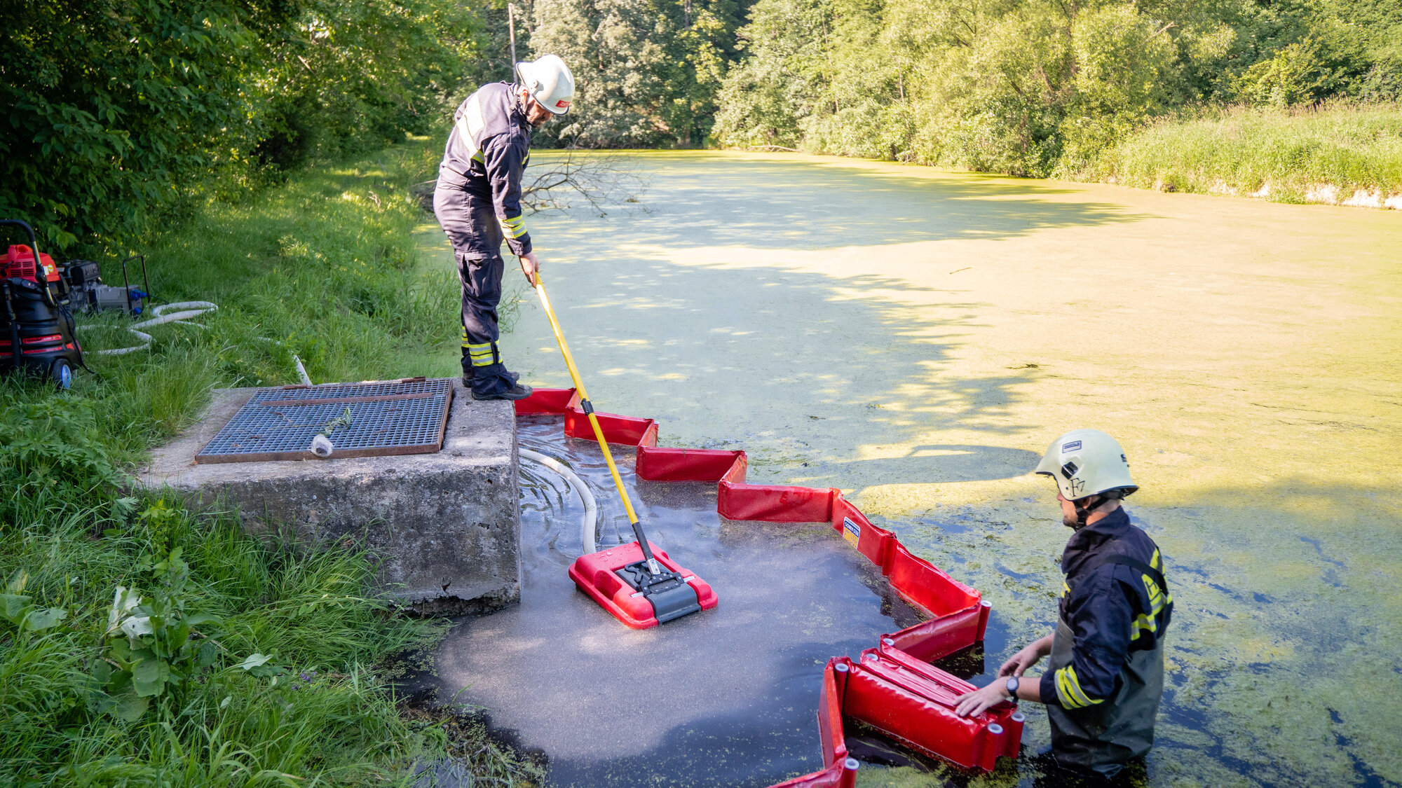 Plovoucí čerpadlo Amphibio při zásahu