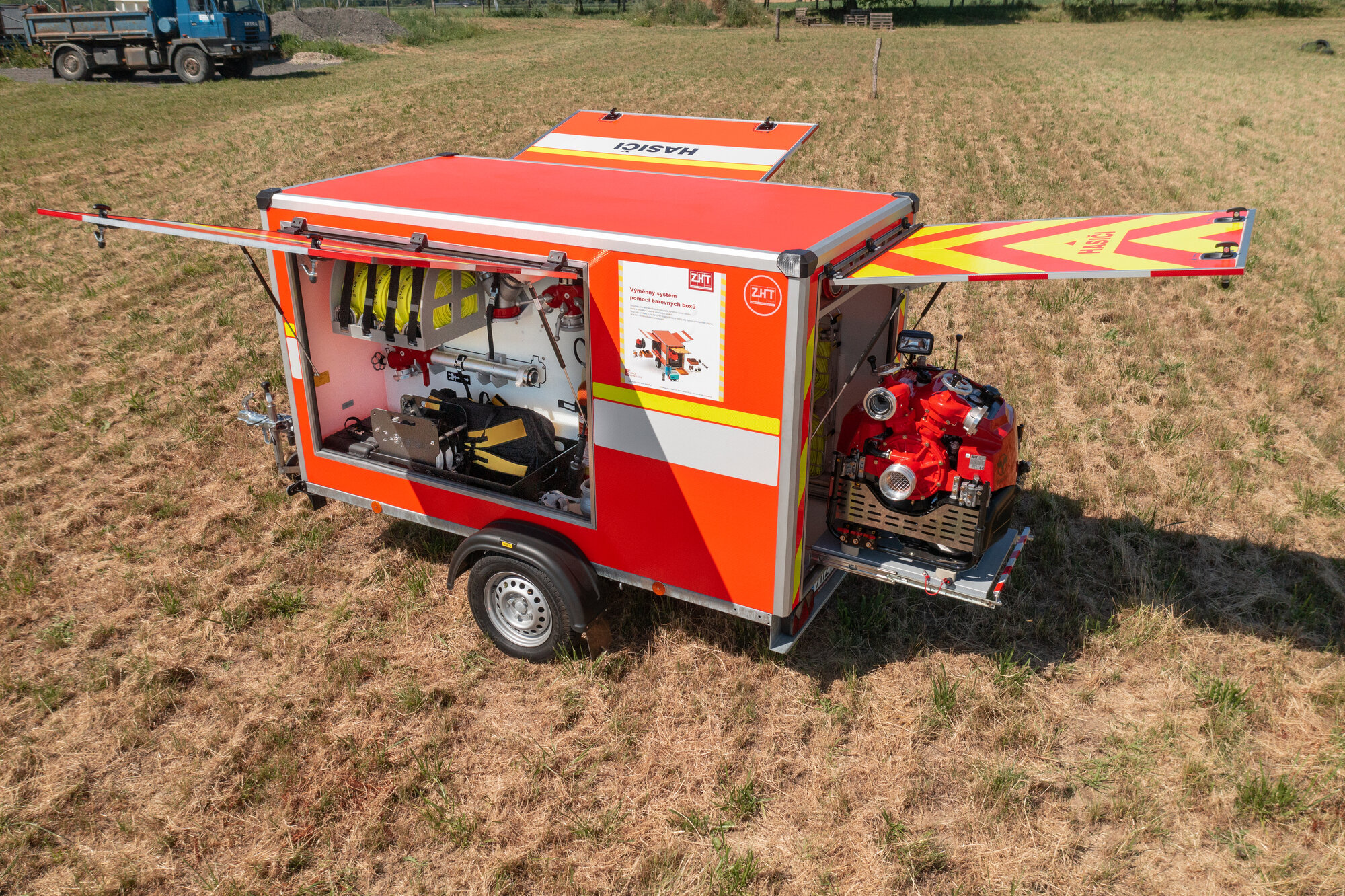 Hasičský přívěs ZHT — plně vybavený a připravený k zásahu