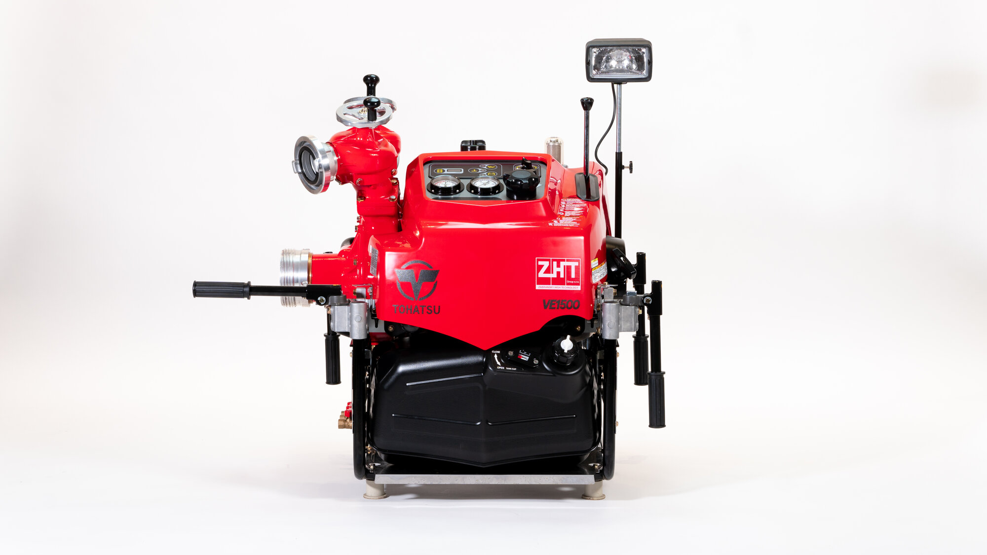 Stříkačka Tohatsu s logem ZHT — symbol začátku nové éry